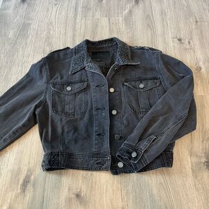 Women’s BBJ Los Angeles Cropped Faded Black Denim Jacket Size Small